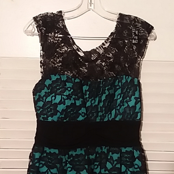 Rockin Town Dress - Picture 1 of 8